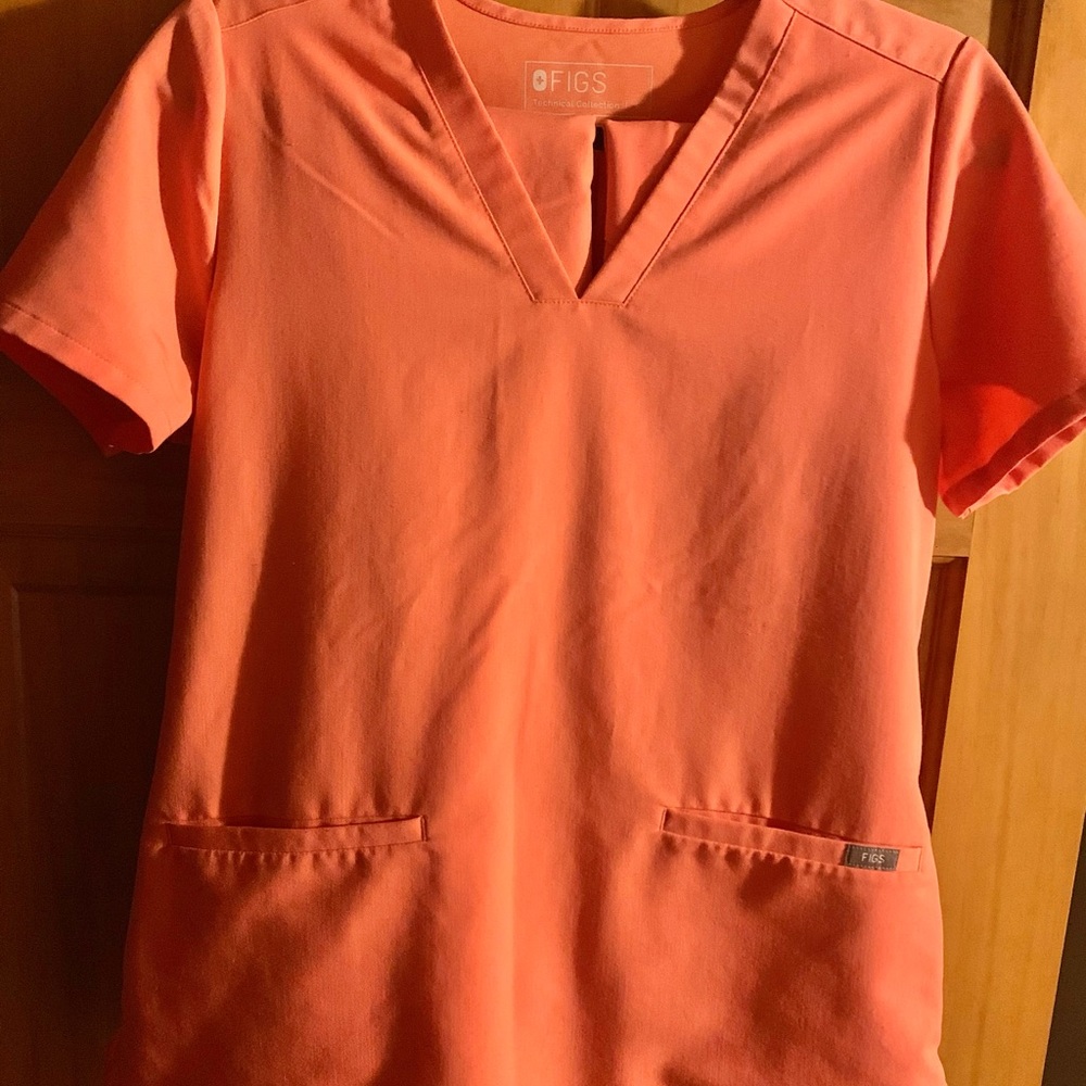 Figs CORAL scrub top size small